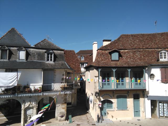 Les toits et les ruelles de Salies-de-Béarn