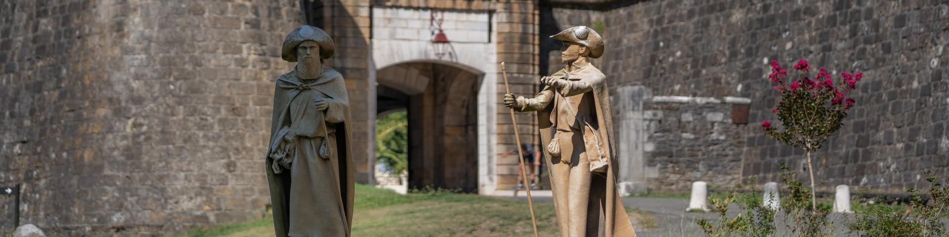 Statues Pèlerins Navarrenx Voie Puy En Velay