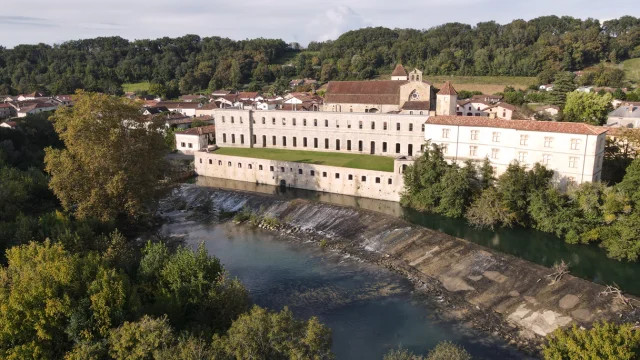 L'abbaye de Sorde vue du ciel